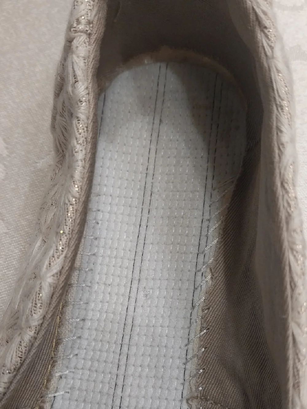 Tom's NWT Women's Natural Daisy Metallic Classic Slip-on Shoes Size 10 M Cream